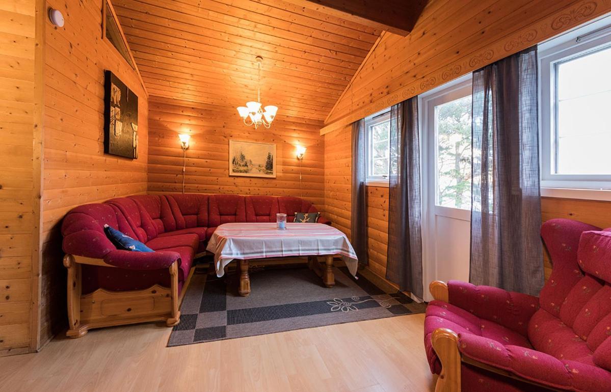 Skottneset Feriesenter Бармен